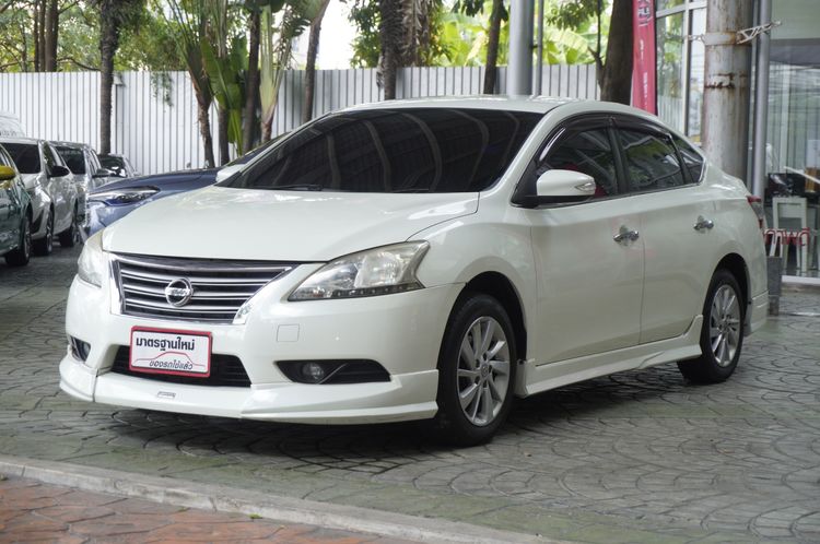 รถ Nissan Sylphy 1.6 V สี ขาว