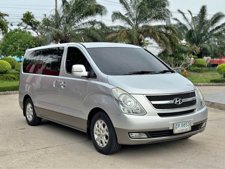 Hyundai H-1  2010 2.5 GLS Van ดีเซล ไม่ติดแก๊ส เกียร์อัตโนมัติ บรอนซ์เงิน รูปที่ 2