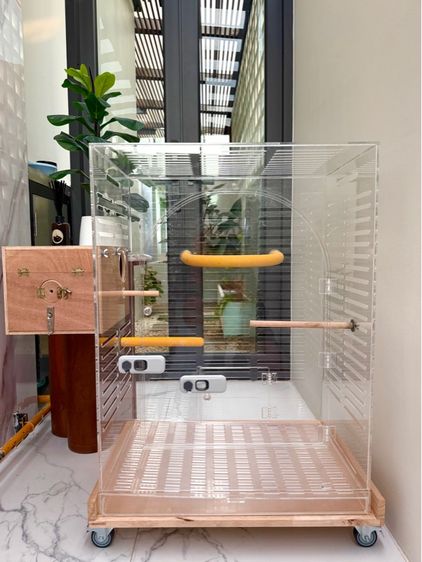 กรงอะคริลิค