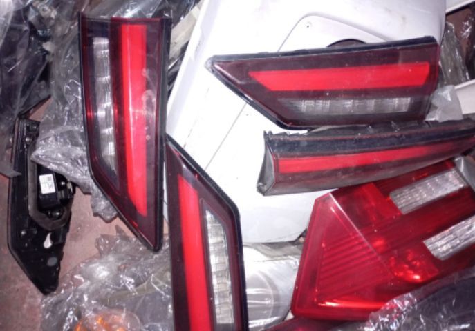 ไฟทับทิมฝาท้าย เอกแปนเดอร รูปที่ 2