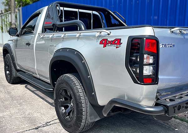 รถ Mitsubishi Triton 2.4 GL 4WD สี บรอนซ์เงิน