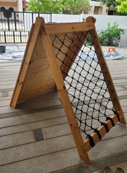 ส่งต่อปีนผาจำลองค่ะ สภาพดีใช้แต่ในบ้านไม่เลอะ ไม่ชำรุด ตัวไม้เป็นไม้เนื้อแข็งอย่างดีด้านหลังเป็นตาข่ายสำหรับปีนป่าย ยึดติดแน่นหนา พับเก็บได้ รูปที่ 6