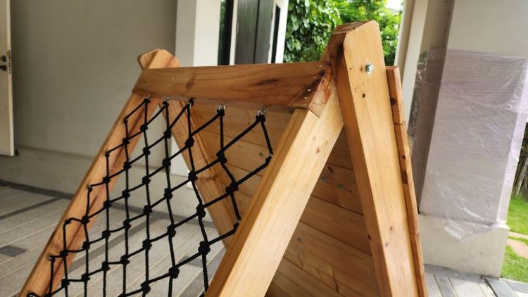 ส่งต่อปีนผาจำลองค่ะ สภาพดีใช้แต่ในบ้านไม่เลอะ ไม่ชำรุด ตัวไม้เป็นไม้เนื้อแข็งอย่างดีด้านหลังเป็นตาข่ายสำหรับปีนป่าย ยึดติดแน่นหนา พับเก็บได้ รูปที่ 14