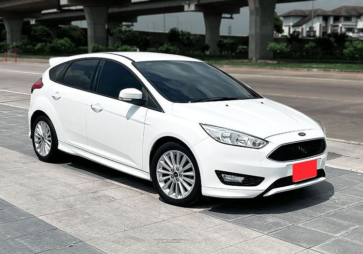 รถ Ford Focus 1.5 Trend สี ขาว