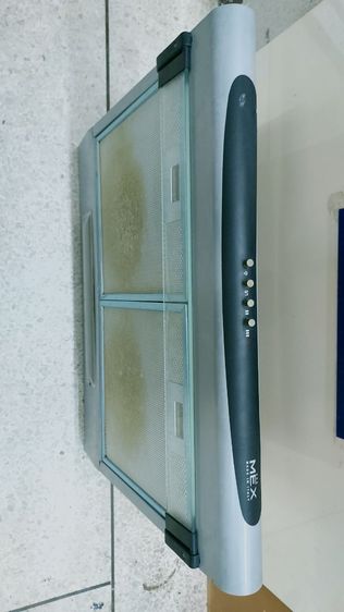 เครื่องดูดควัน ตัวใหญ่มียี่ห้อ Bosch และมียี่ห้อ m e x สามารถปรับระดับ ความแรงของพัดลมได้และมีไฟส่องสว่าง รูปที่ 8