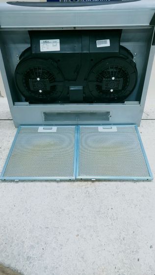เครื่องดูดควัน ตัวใหญ่มียี่ห้อ Bosch และมียี่ห้อ m e x สามารถปรับระดับ ความแรงของพัดลมได้และมีไฟส่องสว่าง รูปที่ 10