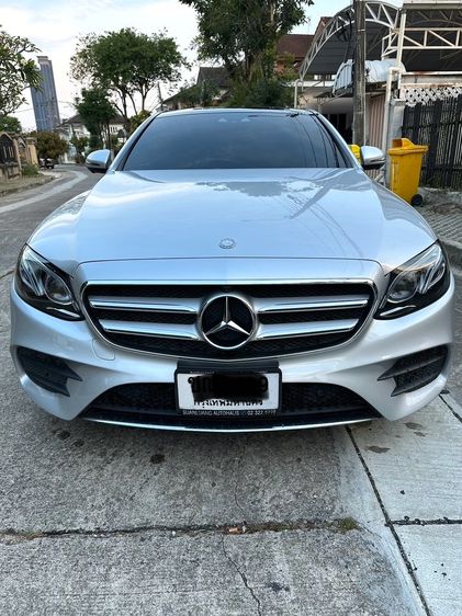Mercedes-Benz E-Class 2017 E220 CDI Sedan ดีเซล ไม่ติดแก๊ส เกียร์อัตโนมัติ บรอนซ์เงิน รูปที่ 2