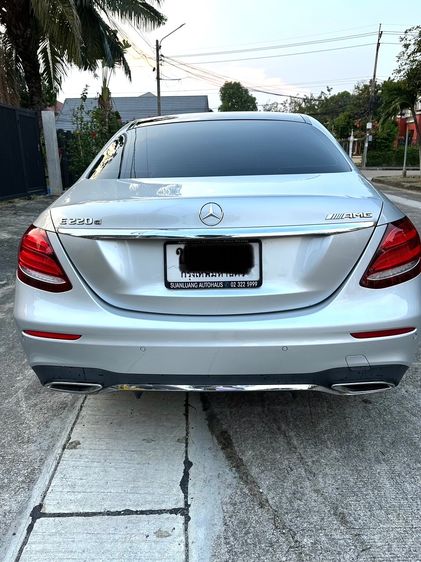 Mercedes-Benz E-Class 2017 E220 CDI Sedan ดีเซล ไม่ติดแก๊ส เกียร์อัตโนมัติ บรอนซ์เงิน รูปที่ 4
