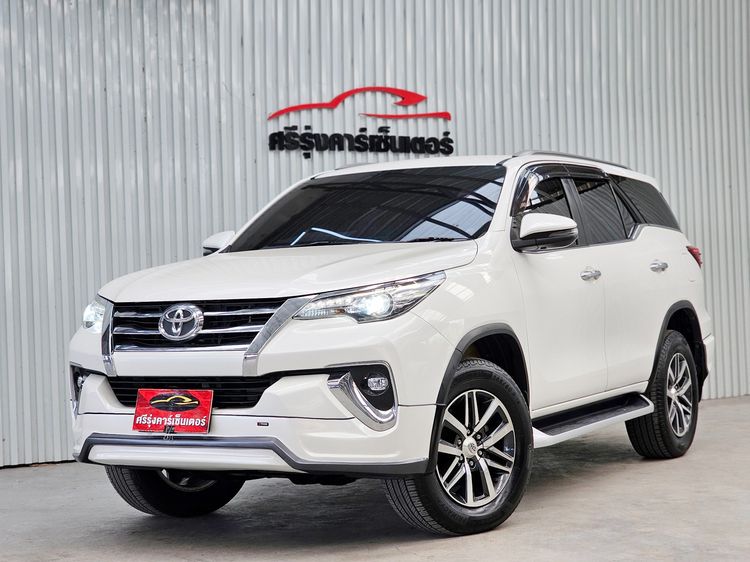 รถ Toyota Fortuner 2.8 V 4WD สี ขาว