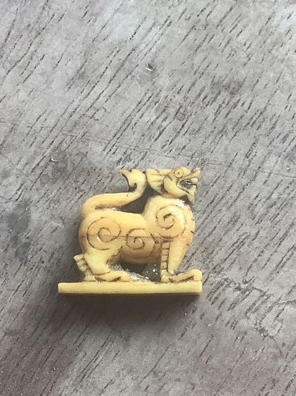 สิงห์หน้าโบสถ์หลวงพ่อเดิมวัดหนองโพปี2482