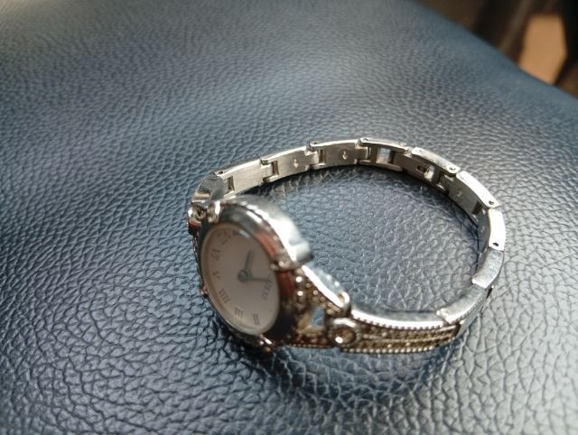 นาฬิกา GUESS รุ่น Angelic รูปที่ 4
