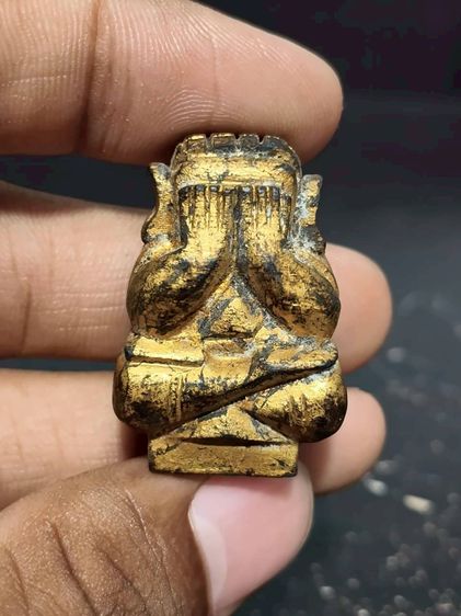 ปิดตาไม้แกะลงทองไม่รู้ที่