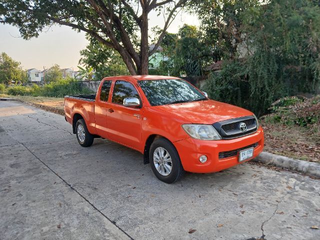 รถ Toyota Hilux Vigo 2.5 J สี ส้ม