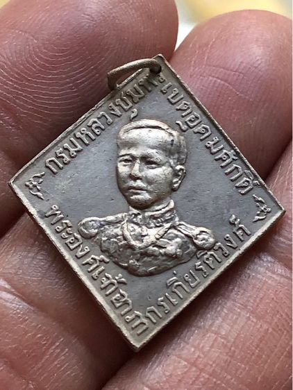 พระเหรียญเนื้อเงินเก่าคะ รูปที่ 3