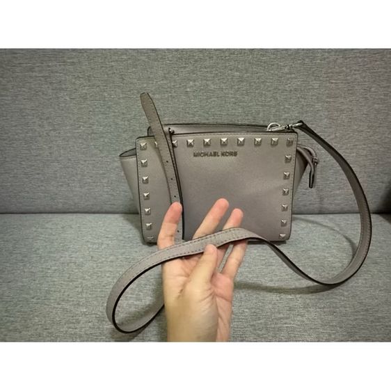 น้อง michael kors ของแท้มือสองสีม่วงตุ่น รูปที่ 3