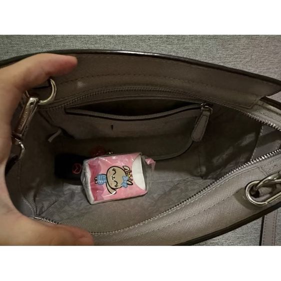 น้อง michael kors ของแท้มือสองสีม่วงตุ่น รูปที่ 6