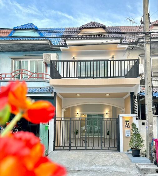 ใช่ ทาวน์เฮ้าส์ 2 ชั้น ถนนเมน ค้าขายได้ หมู่บ้านมนวดี พาร์ค บางใหญ่ 3นอน 1.79ลบ.