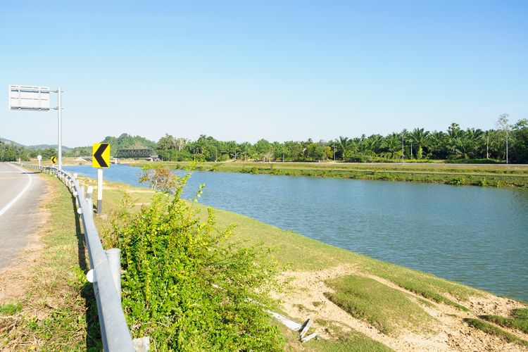 ขายที่ดินทำเลสวย เมืองชุมพร (นาชะอัง) 4 ไร่เศษ ติดถนนเลียบคลองชลประทาน เหมาะสำหรับสร้างบ้านพักตากอากาศ ทำจัดสรรขนาดเล็ก หรือซื้อเก็บเก็งกำไร รูปที่ 3