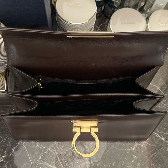 Salvatore Ferragamo Iconic Large Tan Leather Top Handle รูปที่ 6