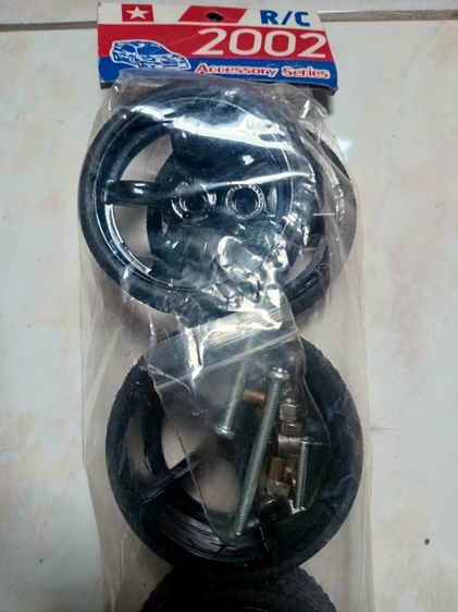 ชุดล้อและยางสำหรับรถบังคับวิทยุ RC เป็นอะไหล่สำหรับรถสเกล 1ต่อ10 
 รูปที่ 3