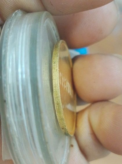 เหรียญพระราชทานพ่อหลวงคู่พระพันปี(เนื้อเงินแท้กะไหล่ทอง พศ.2545) รูปที่ 10