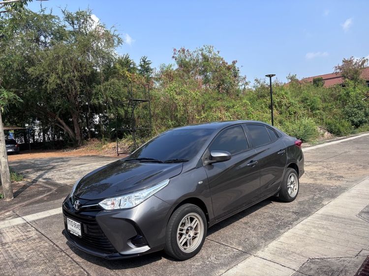 Toyota Yaris ATIV 2018 1.2 J Sedan เบนซิน ไม่ติดแก๊ส เกียร์อัตโนมัติ เทา รูปที่ 3