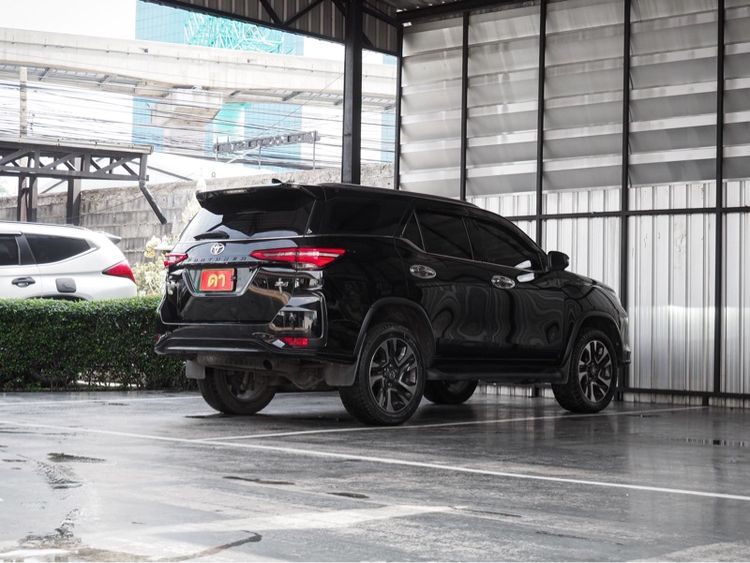 Toyota Fortuner 2022 2.8 Legender 4WD Utility-car ดีเซล ไม่ติดแก๊ส เกียร์อัตโนมัติ ดำ รูปที่ 4