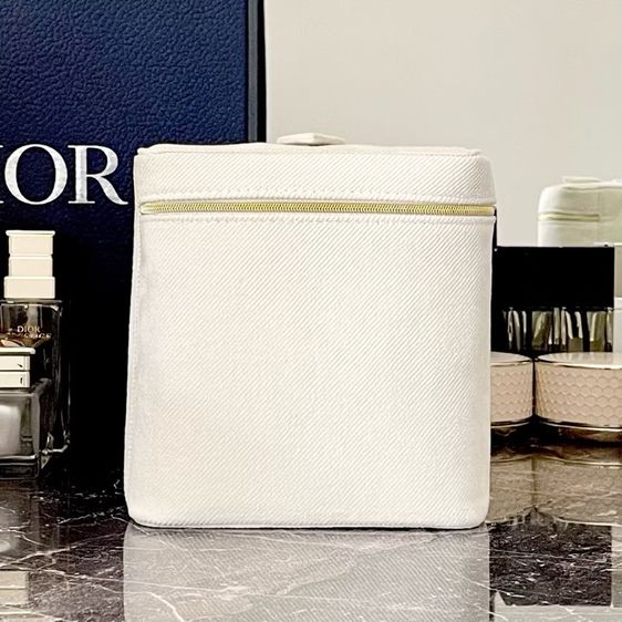 Dior cosmetic bag รูปที่ 4
