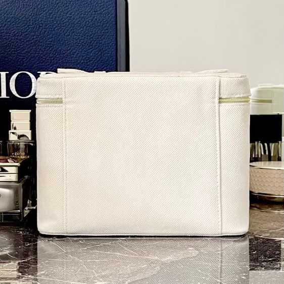 Dior cosmetic bag รูปที่ 5