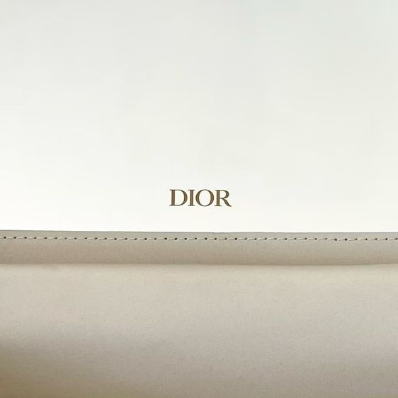 Dior cosmetic bag รูปที่ 8