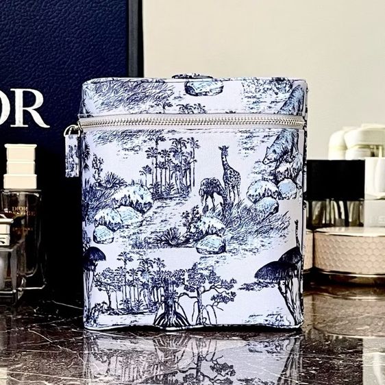 Dior cosmetics bag รูปที่ 2