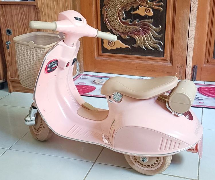 ขายรถแบต มอเตอร์ไซค์เด็ก สีชมพู สวยน่ารัก และใหม่มาก รูปที่ 2