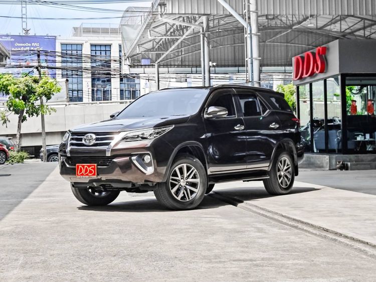 รถ Toyota Fortuner 2.4 V สี เทา