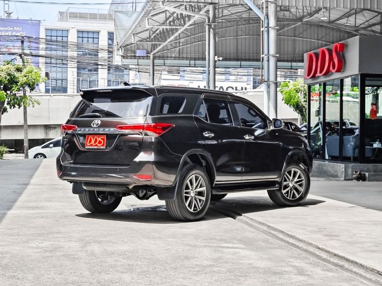 Toyota Fortuner 2016 2.4 V Utility-car ดีเซล เกียร์อัตโนมัติ เทา รูปที่ 2