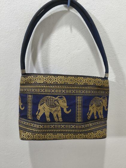 หญิง กระเป๋าผ้าลายไทย