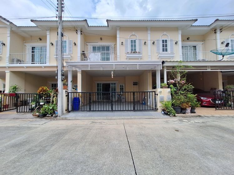 มีบางส่วน บ้านดีญ่าทาวน์ ติวานนท์-รังสิต  ถนนรังสิต-ปทุมธานี ตำบลบ้านกลาง  อำเภอเมืองปทุมธานี   จังหวัดปทุมธานี  รูปที่ 3