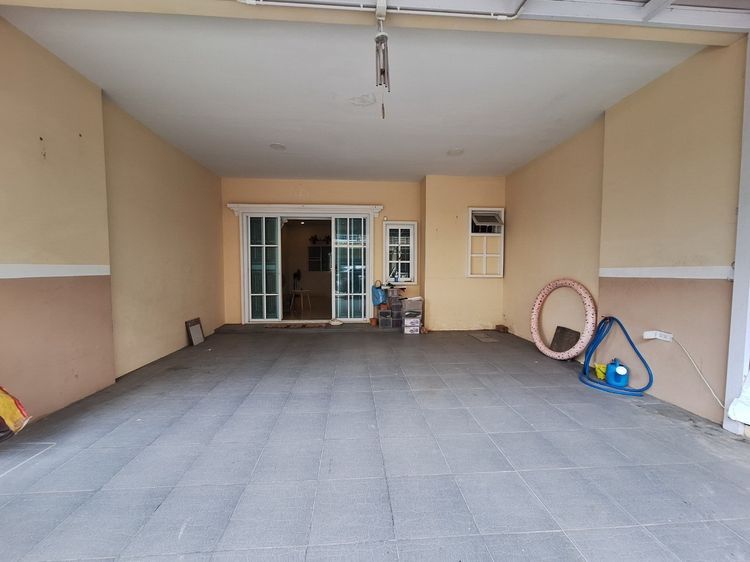 มีบางส่วน บ้านดีญ่าทาวน์ ติวานนท์-รังสิต  ถนนรังสิต-ปทุมธานี ตำบลบ้านกลาง  อำเภอเมืองปทุมธานี   จังหวัดปทุมธานี  รูปที่ 4