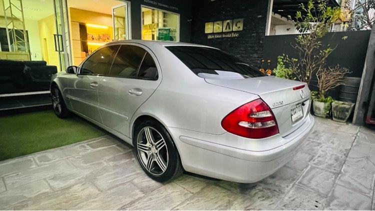 Mercedes-Benz E-Class 2003 E220 CDI Sedan ดีเซล ไม่ติดแก๊ส เกียร์อัตโนมัติ บรอนซ์เงิน รูปที่ 4
