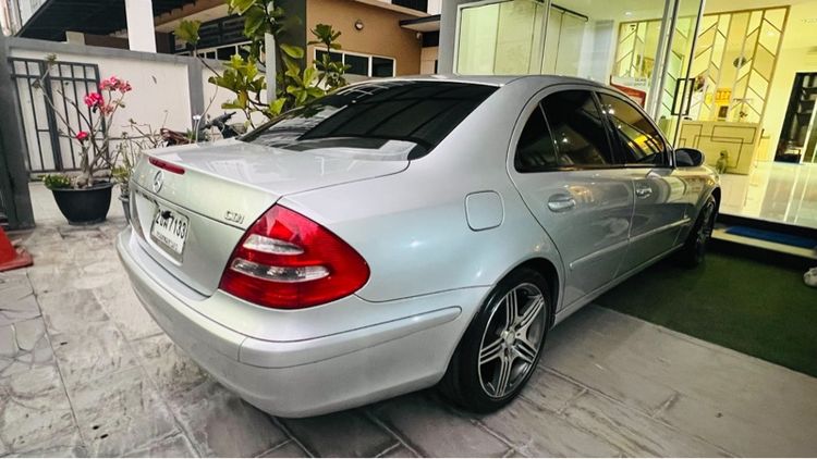 Mercedes-Benz E-Class 2003 E220 CDI Sedan ดีเซล ไม่ติดแก๊ส เกียร์อัตโนมัติ บรอนซ์เงิน รูปที่ 2