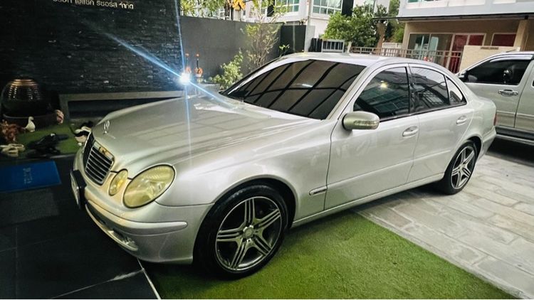 Mercedes-Benz E-Class 2003 E220 CDI Sedan ดีเซล ไม่ติดแก๊ส เกียร์อัตโนมัติ บรอนซ์เงิน รูปที่ 3
