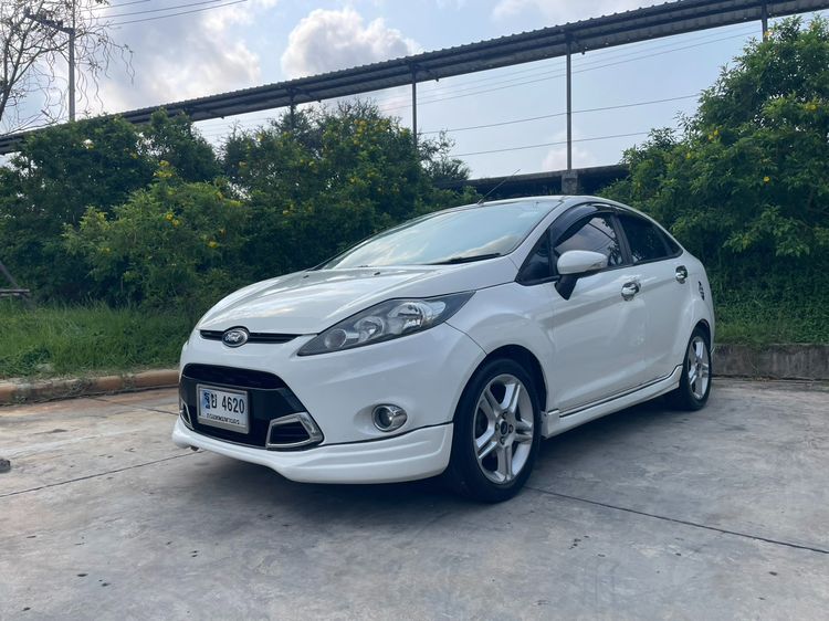 รถ Ford Fiesta 1.6 Trend สี ขาว