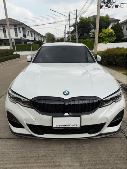 รถ BMW Series 3 320d สี ขาว