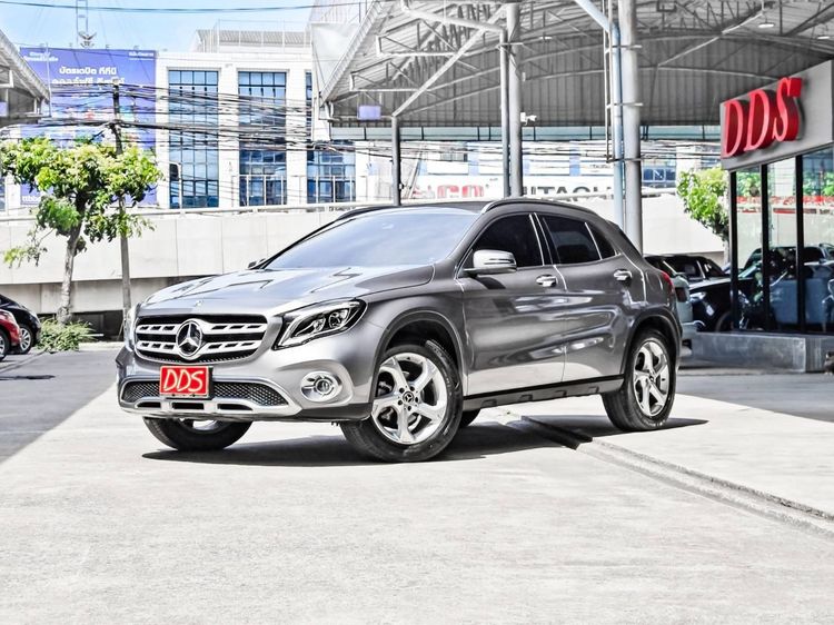 รถ Mercedes-Benz GLA-Class GLA200 สี เทา