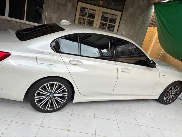 BMW Series 3 2021 320d Sedan ดีเซล ไม่ติดแก๊ส เกียร์อัตโนมัติ ขาว รูปที่ 3