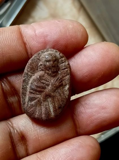 พ่อท่านคล้ายไหว้ข้าง เนื้อว่านชานหมาก