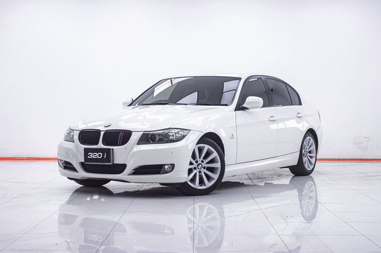 รถ BMW Series 3 320i สี ขาว
