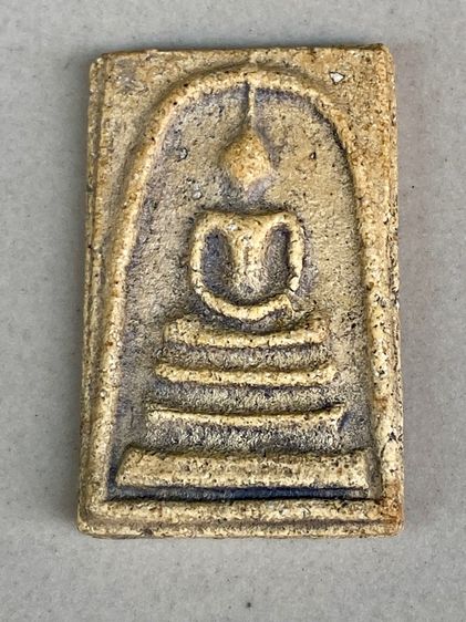 สมเด็จเนื้อแกร่งเก่า วรรณะขาวอมเหลือง