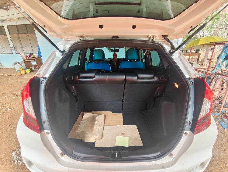 Honda Jazz 2018 1.5 RS Plus i-VTEC Utility-car เบนซิน ไม่ติดแก๊ส เกียร์อัตโนมัติ ขาว รูปที่ 4