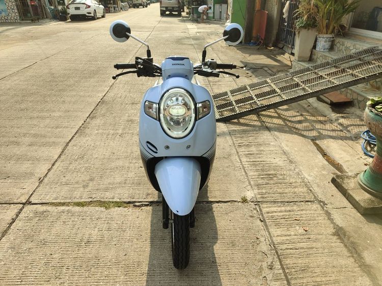 🛵ยังไงก็ขาย SCOOPY-i ปี 61 เครื่องดี สีสวย สตาร์ทมือ เล่มชุดโอนครบ+เปลี่ยนถ่ายน้ำมันเครื่องฟรี ส่งฟรี30 ก.ม รูปที่ 3