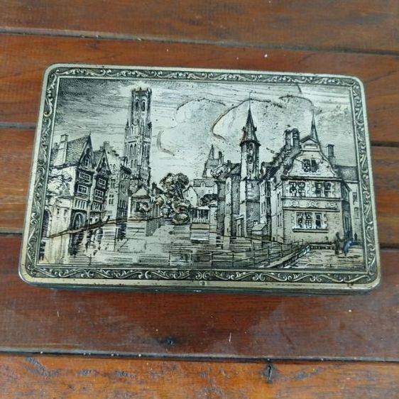 งานกล่องสังกะสีเก่า